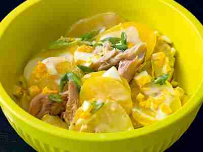 Kartoffelsalat mit Ei und Räuchermakrele
