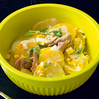 Kartoffelsalat mit Ei und Räuchermakrele