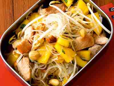 Putensalat mit Ananas