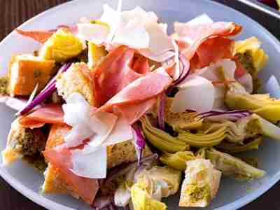 Sommerlicher Brotsalat