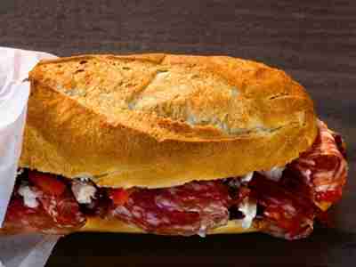 Antipasti-Sandwich mit Fenchelsalami