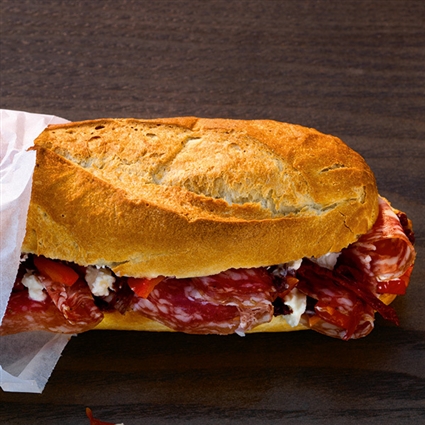 Antipasti-Sandwich mit Fenchelsalami