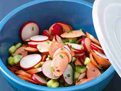 Wiener-Würstchen-Salat mit Radieschen