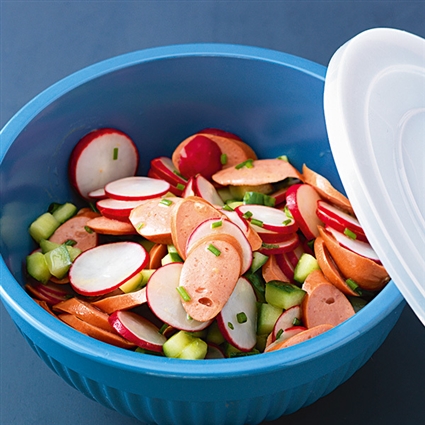 Wiener-Würstchen-Salat mit Radieschen