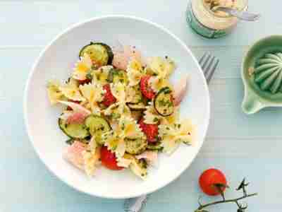 Nudelsalat mit geräucherter Forelle