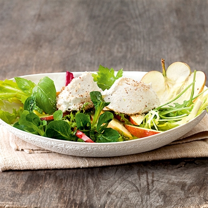 Ziegenfrischkäse auf Apfelsalat