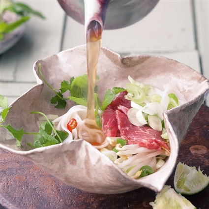 Vietnamesische Rindfleischsuppe mit Nudeln