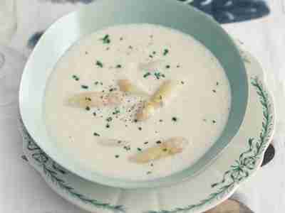 Klassische Spargelcremesuppe