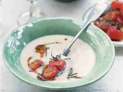 Bohnencremesuppe mit karamellisierten Tomaten