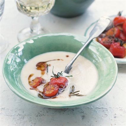 Bohnencremesuppe mit karamellisierten Tomaten