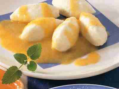 Quarkknödel mit Aprikosensauce