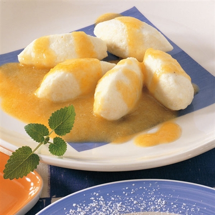 Quarkknödel mit Aprikosensauce
