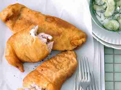 Backfisch mit Gurkensalat