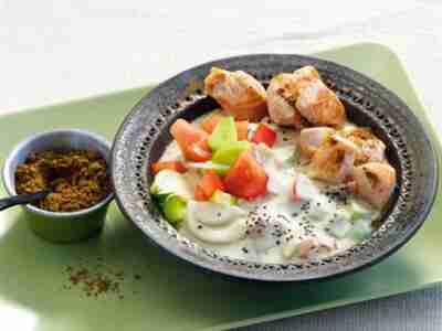 Gurken-Tomaten-Salat mit Joghurt