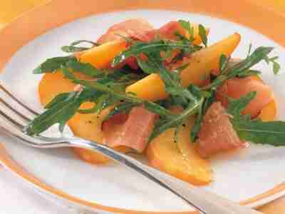 Rucola-Schinken-Salat mit Pfirsich