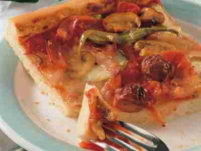 Bunt belegte Pizza