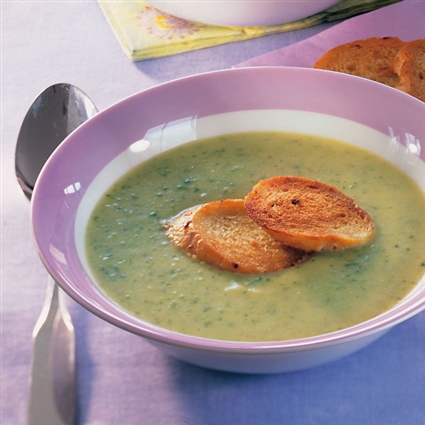 Bärlauchsuppe mit Crème fraîche