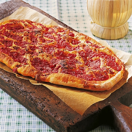 Klassisches Pizzabrot mit Tomatensalsa