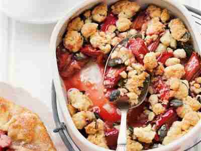 Rhabarbercrumble mit Sonnenblumenkernen
