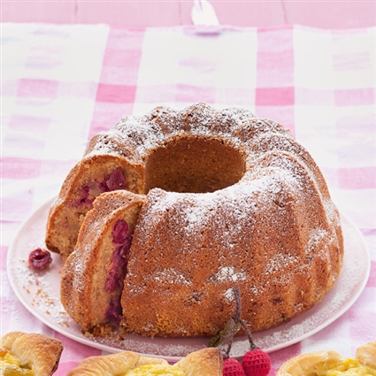 Kirsch-Mandel-Gugelhupf