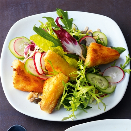 Schafskäse mit Salat