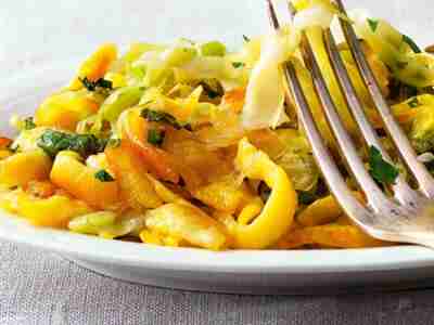 Schnelle Käsespätzle mit Spitzkohl