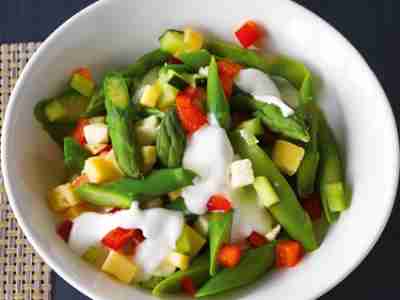 Bunter Käsesalat mit Spargel