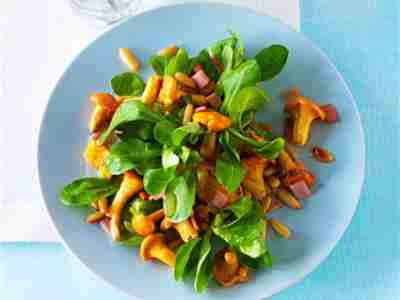 Histaminarmer Feldsalat mit Pfifferlingen