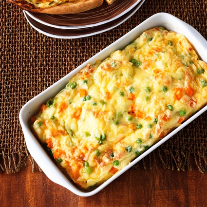 Kartoffelauflauf mit Erbsen und Möhren