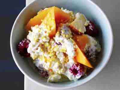 Sahniger Obstsalat mit Hirse