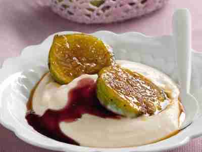 Ricotta mit karamellisierten Feigen