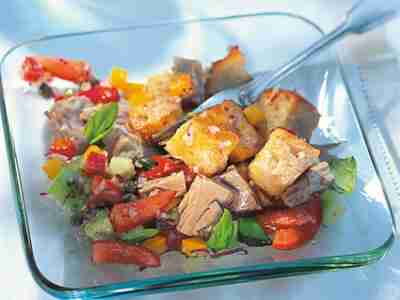 Brotsalat mit Thunfisch