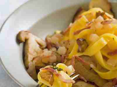 Tagliatelle mit Steinpilzen, Speck und Birnen
