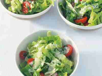 Salatstreifen mit Sardellensauce