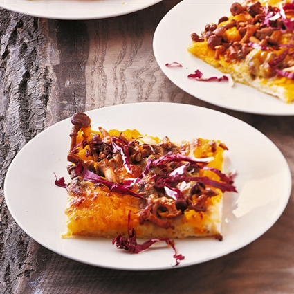 Pizza mit Kürbis und Pfifferlingen