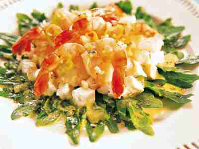 Rucolasalat mit Mozarella und kleinen Garnelen