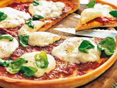 Pizza Margherita mit Kuhmilch-Mozzarella