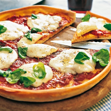 Pizza Margherita mit Kuhmilch-Mozzarella