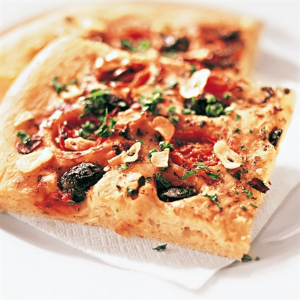 Fladen mit Kirschtomaten
