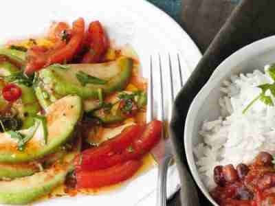 Scharfer Avocado-Tomaten-Salat