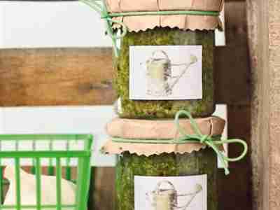 Pesto von Radieserlblättern