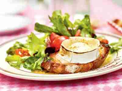 Salat mit überbackenem Ziegenkäse