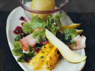 Feldsalat mit Brie und Preiselbeer-Dressing