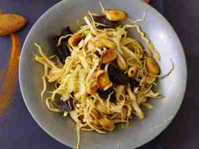 Gewürz-Krautsalat mit Röstmandeln