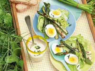 Blattsalat mit gebratenem Spargel