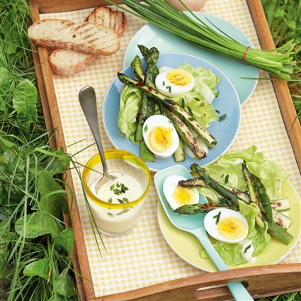 Blattsalat mit gebratenem Spargel