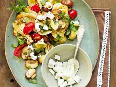 Nudelsalat mit Champignons