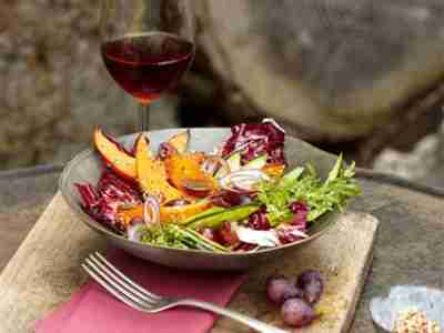 Herbstsalat mit Sesamkürbis