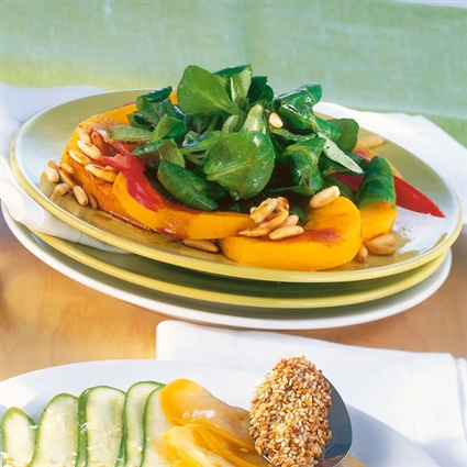 Feldsalat mit gegrillten Kürbisspalten