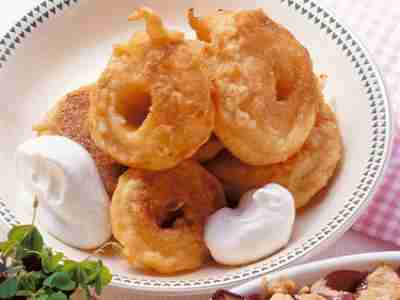 Apfelkücherl mit Vanillesahne